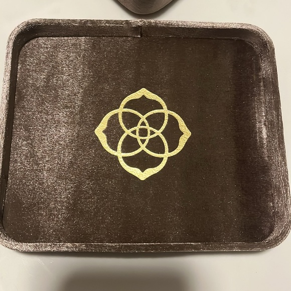 New Tags Kendra Scott Mattie Soft Velvet Jewelry Box Case: Purple Lavender - Picture 6 of 6